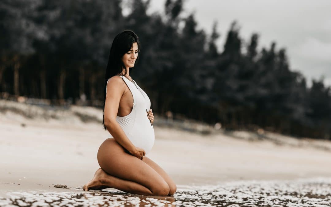 Grossesse et naturopathie, main dans la main