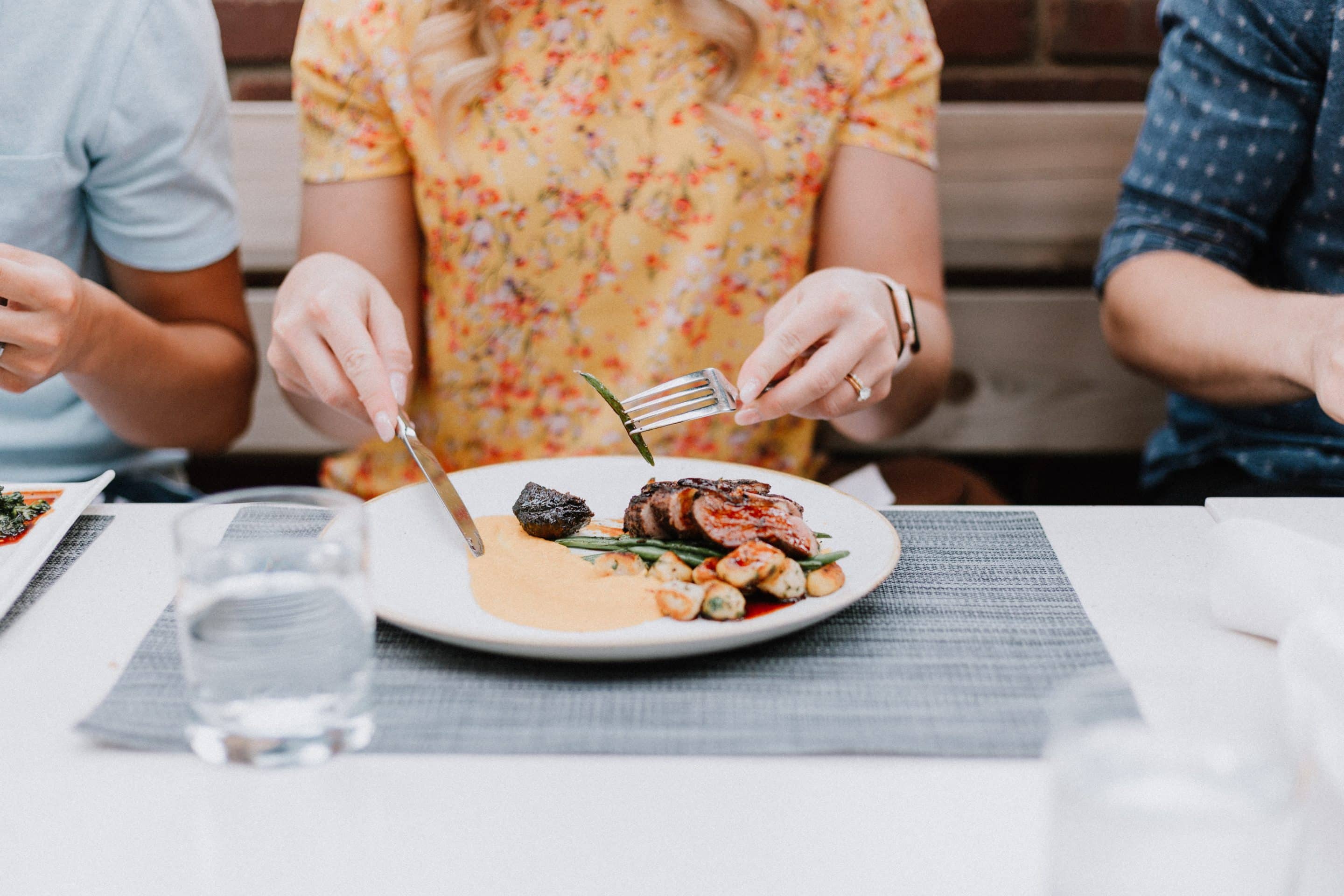 bysohealthy naturopathie a table