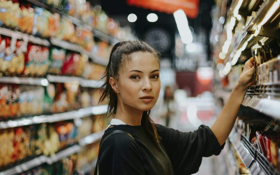 Aliments ultra-transformés : la naturopathie t’aide à déjouer leurs pièges
