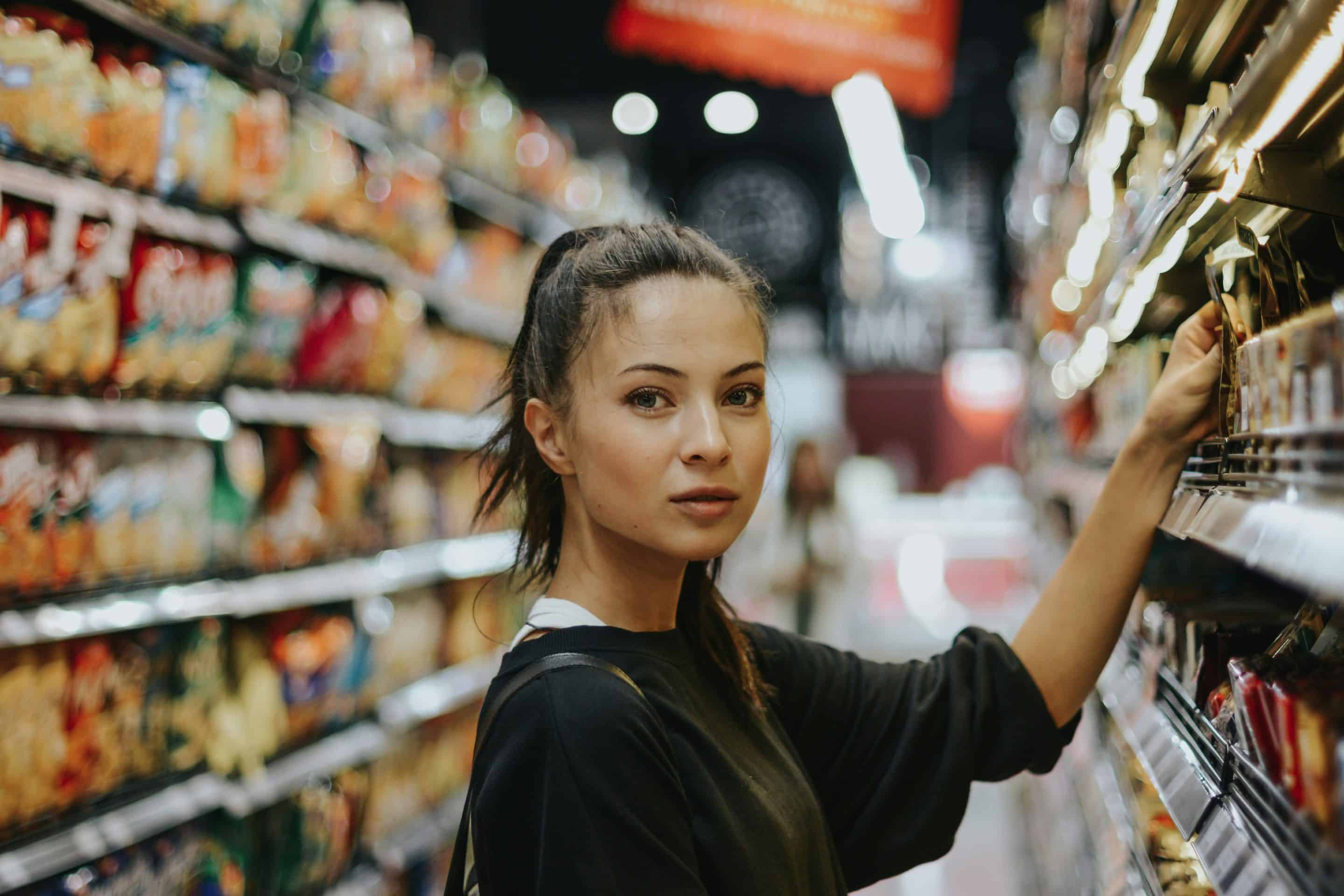 Aliments ultra-transformés : la naturopathie t’aide à déjouer leurs pièges